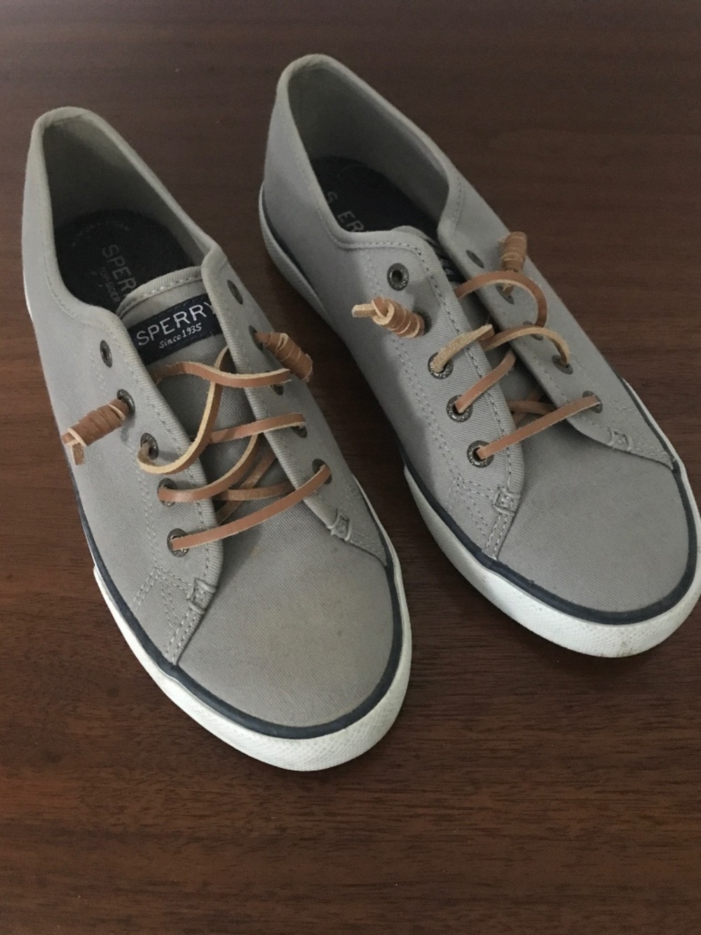 Women’s 8M Gray Sperry Sneakers